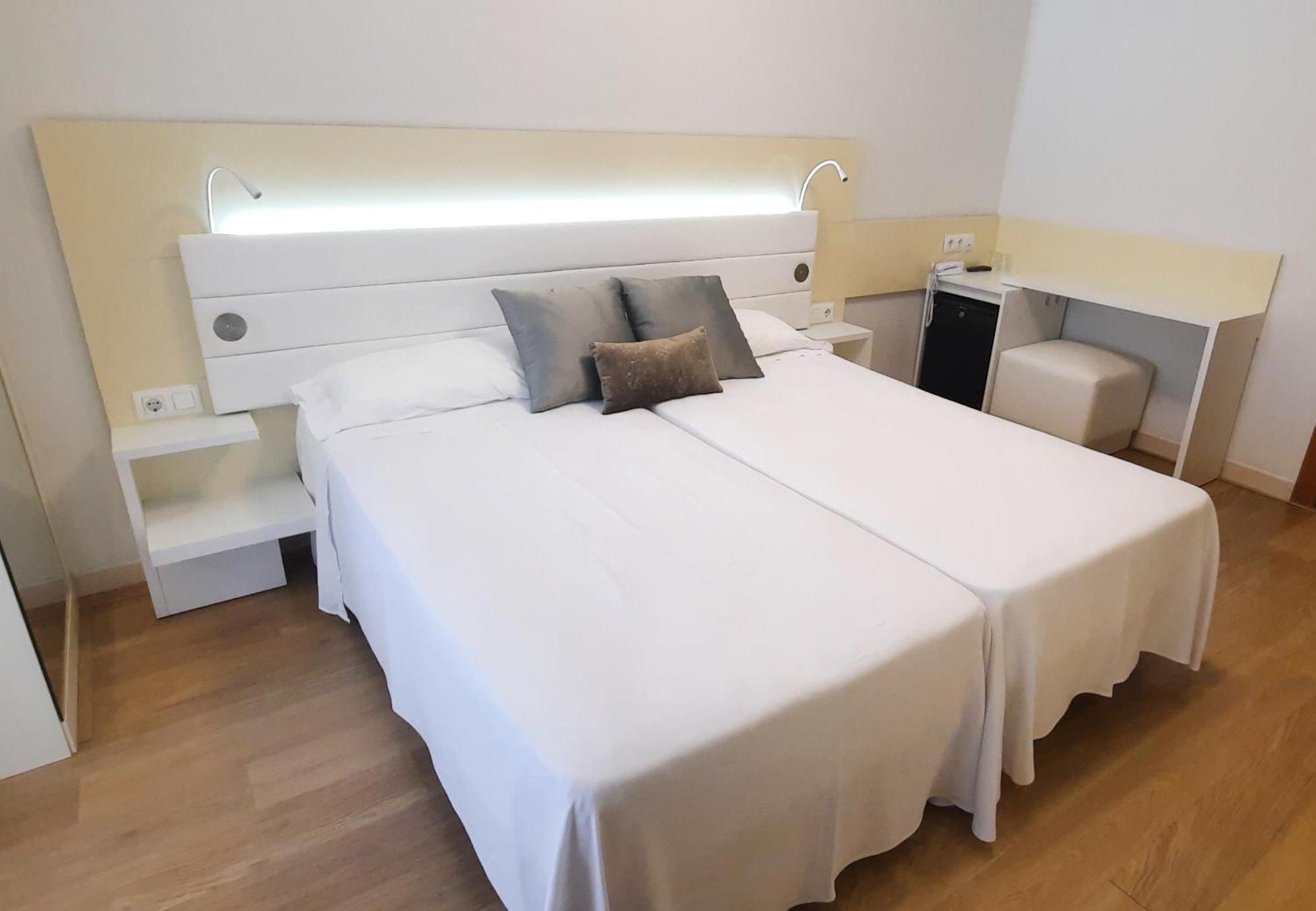 Monica Hotel Cambrils Room photo